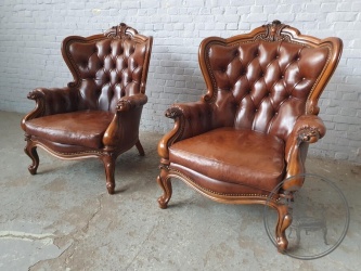 Старинные кожаные итальянские кресла (2 шт.) код. BE4165129