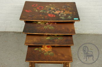 Старинный комплект столиков (4 шт.) в стиле арт-деко с росписью код. BE107340