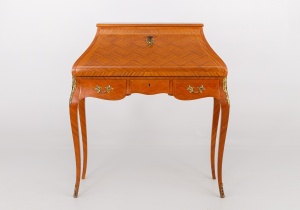 картинка Старинный секретth с маркетри и бронзовыми накладками салоне старинных вещей "Шебби" являющийся официальным дистрибьютором в России и Беларуси