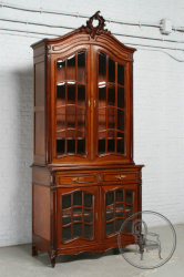 Антикварная витрина из красного дерева со стеклянными фасадами код. BE107538