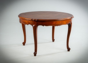 картинка Старинный французский стол в стиле рококо салоне старинных вещей "Шебби" являющийся официальным дистрибьютором в России и Беларуси