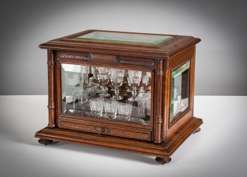 Антикварный ликерный бар (cave à liqueur) в ореховом корпусе код.&nbsp;RM4165832