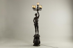 картинка Старинная напольная лампа салоне старинных вещей "Шебби" являющийся официальным дистрибьютором в России и Беларуси