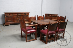 картинка Старинный набор для столовой в готическом стиле салоне старинных вещей "Шебби" являющийся официальным дистрибьютором в России и Беларуси