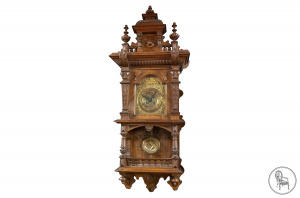 картинка Антикварные настенные часы салоне старинных вещей "Шебби" являющийся официальным дистрибьютором в России и Беларуси