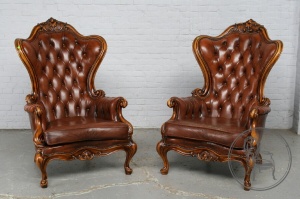 картинка Старинные кресла (пара) из ореха и кожи, отделанные каретной стяжкой и резьбой салоне старинных вещей "Шебби" являющийся официальным дистрибьютором в России и Беларуси