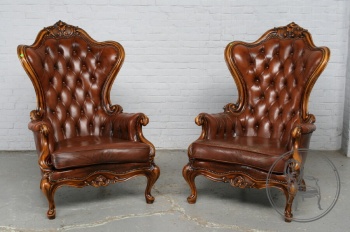 Старинные кресла (пара) из ореха и кожи, отделанные каретной стяжкой и резьбой код. BE4096804