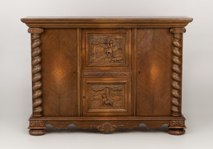 картинка Старинный комод салоне старинных вещей "Шебби" являющийся официальным дистрибьютором в России и Беларуси