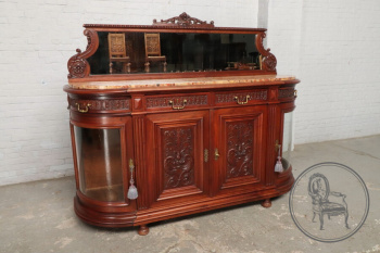 Антикварный ореховый буфет, декорированный резьбой с изображением мифологических птиц и фруктов код. BE3259446