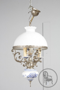 картинка Старинная люстра салоне старинных вещей "Шебби" являющийся официальным дистрибьютором в России и Беларуси