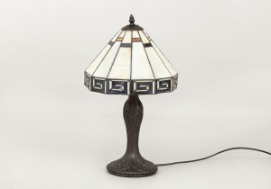 картинка Старинная настольная лампа салоне старинных вещей "Шебби" являющийся официальным дистрибьютором в России и Беларуси