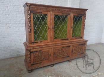 Антикварная витрина с витражами и коваными элементами код. BE4121821