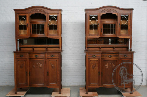 картинка Антикварные буфеты (2 шт.) салоне старинных вещей "Шебби" являющийся официальным дистрибьютором в России и Беларуси