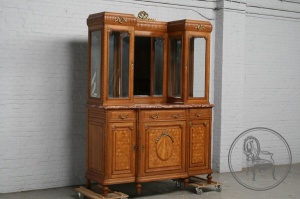 картинка Антикварный дубовый буфет в классическом стиле с бронзовыми накладками салоне старинных вещей "Шебби" являющийся официальным дистрибьютором в России и Беларуси