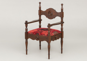 картинка Старинное кресло салоне старинных вещей "Шебби" являющийся официальным дистрибьютором в России и Беларуси