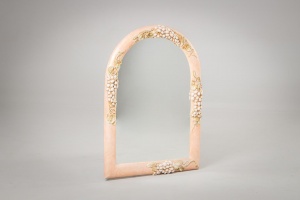 картинка Старинное зеркало в расписной керамической раме с лепниной салоне старинных вещей "Шебби" являющийся официальным дистрибьютором в России и Беларуси