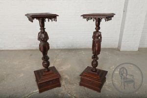 картинка Антикварные подставки салоне старинных вещей "Шебби" являющийся официальным дистрибьютором в России и Беларуси