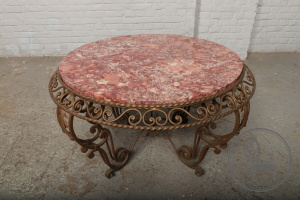 картинка Старинный металлический столик с мраморным верхом в стиле арт-деко салоне старинных вещей "Шебби" являющийся официальным дистрибьютором в России и Беларуси