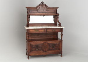 картинка Старинный поставец салоне старинных вещей "Шебби" являющийся официальным дистрибьютором в России и Беларуси