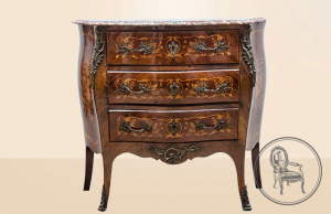 картинка Антикварный комод салоне старинных вещей "Шебби" являющийся официальным дистрибьютором в России и Беларуси