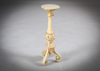 Антикварный пьедестал с основанием в виде массивного треножника с волютами код. RM4165723