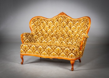 Старинный диван со спинкой с тремя арками код.&nbsp;RM4165876