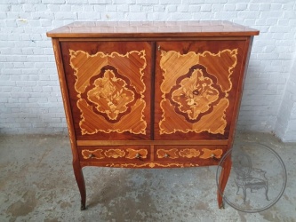 Старинный комод с цветочными интарсиями код. BE4103764