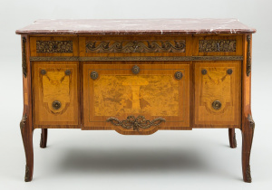 картинка Старинный комод салоне старинных вещей "Шебби" являющийся официальным дистрибьютором в России и Беларуси