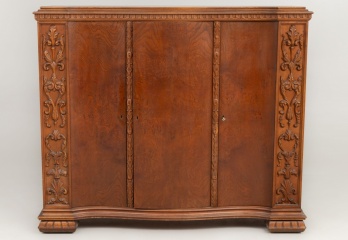 Старинный комод с декоративными резными элементами код. RM4101289