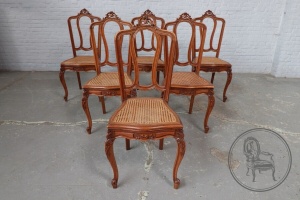 картинка Антикварный набор для столовой (стол и 6 стульев) салоне старинных вещей "Шебби" являющийся официальным дистрибьютором в России и Беларуси