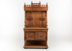 картинка Антикварный буфет салоне старинных вещей "Шебби" являющийся официальным дистрибьютором в России и Беларуси