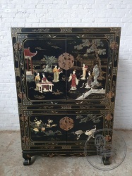 Старинный комод в восточном стиле с инкрустацией и латунными накладками код. BE4096953