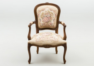 картинка Старинное кресло салоне старинных вещей "Шебби" являющийся официальным дистрибьютором в России и Беларуси