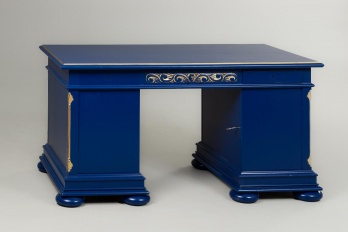 Старинный письменный стол с золоченой росписью код. RM4101730