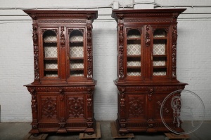 картинка Антикварные книжные шкафы-витрины (2 шт.) в мехельском стиле салоне старинных вещей "Шебби" являющийся официальным дистрибьютором в России и Беларуси