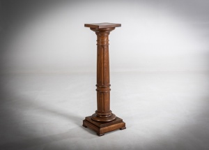 Антикварная колонна (пьедестал) в стиле Людовика XVI код.&nbsp;RM4165838