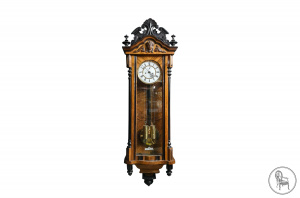 картинка Антикварные настенные часы салоне старинных вещей "Шебби" являющийся официальным дистрибьютором в России и Беларуси