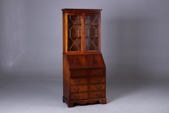 Антикварный секретер с витражными стеклами код. RM4101177