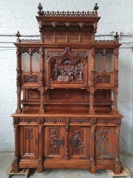 Антикварный французский ореховый буфет в готическом стиле с подписью итальянского скульптора V. Aimone код. BE4122464