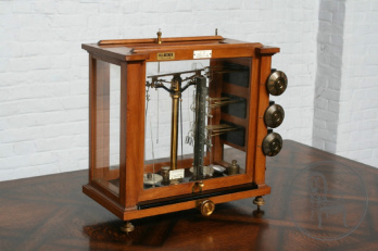 Антикварные весы код. BE6826