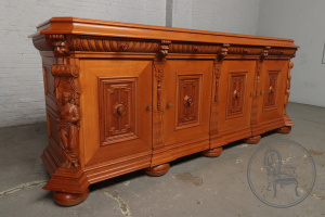 картинка Антикварный комод салоне старинных вещей "Шебби" являющийся официальным дистрибьютором в России и Беларуси