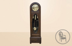 картинка Антикварные напольные часы салоне старинных вещей "Шебби" являющийся официальным дистрибьютором в России и Беларуси