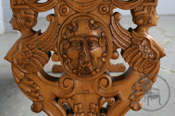 Антикварный кофейный столик из ореха с подстольем в виде мифологических фигур и мраморным верхом код. BE107664