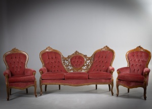 картинка Антикварный гарнитур для гостиной с ажурной резьбой салоне старинных вещей "Шебби" являющийся официальным дистрибьютором в России и Беларуси