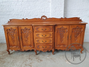 картинка Антикварный французский комод из дуба с растительным орнаментом салоне старинных вещей "Шебби" являющийся официальным дистрибьютором в России и Беларуси