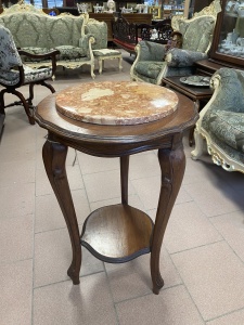 картинка Антикварный консольный столик с мраморной столешницей салоне старинных вещей "Шебби" являющийся официальным дистрибьютором в России и Беларуси