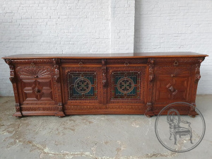 картинка Антикварный комод с витражами в мехельском стиле салоне старинных вещей "Шебби" являющийся официальным дистрибьютором в России и Беларуси