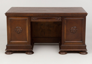 картинка Старинный письменный стол салоне старинных вещей "Шебби" являющийся официальным дистрибьютором в России и Беларуси