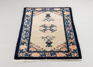 картинка Старинная ковровая дорожка из шерсти и хлопка салоне старинных вещей "Шебби" являющийся официальным дистрибьютором в России и Беларуси