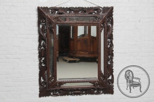 картинка Антикварное настенное зеркало в резной раме салоне старинных вещей "Шебби" являющийся официальным дистрибьютором в России и Беларуси
